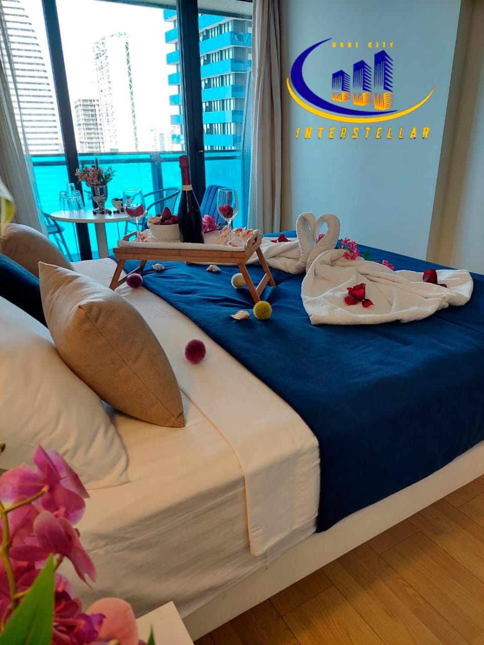 Bed, Photo of the whole room, towels