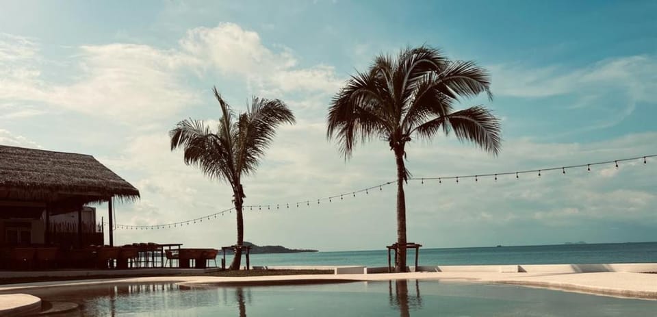 Pool view, Sea view