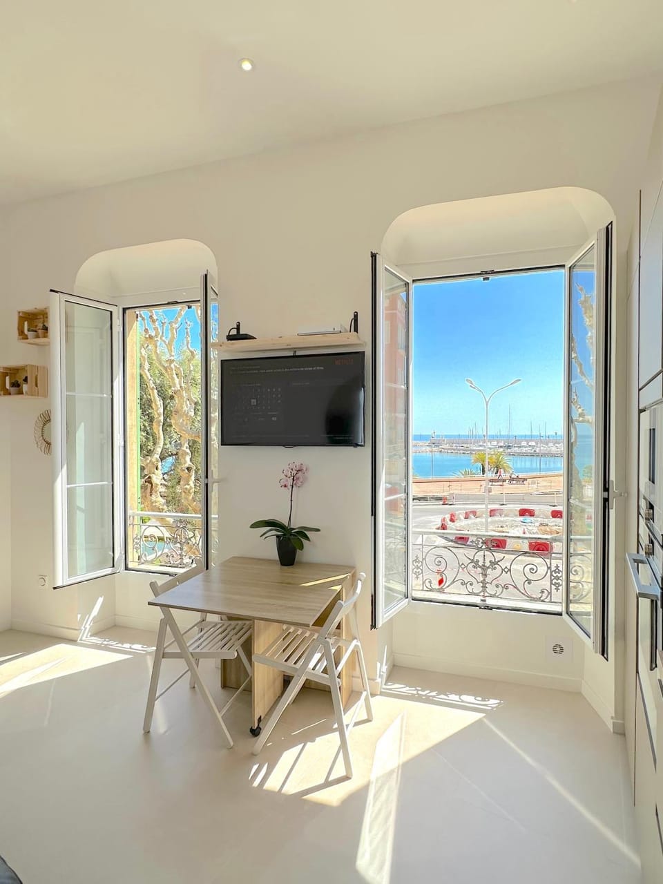 Natural landscape, TV and multimedia, View (from property/room), Living room, Dining area, Sea view