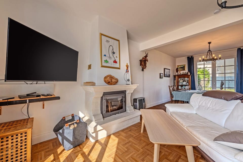 Property building, Living room