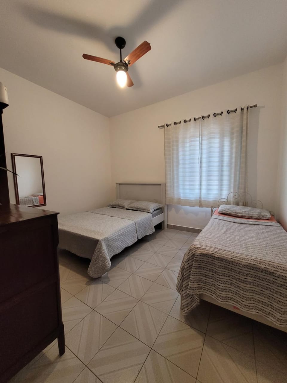 Cantinho Pérola do Atlântico - Apartamento familiar a duas quadras da praia e com duas vagas de garagem cobertas Apartment in State of São Paulo
