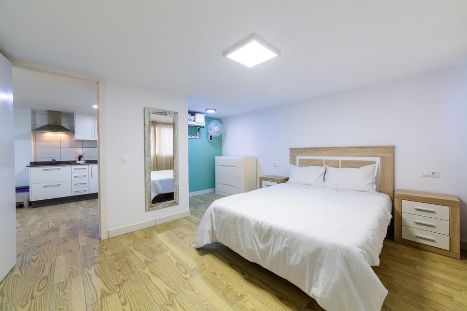 Bed, Photo of the whole room