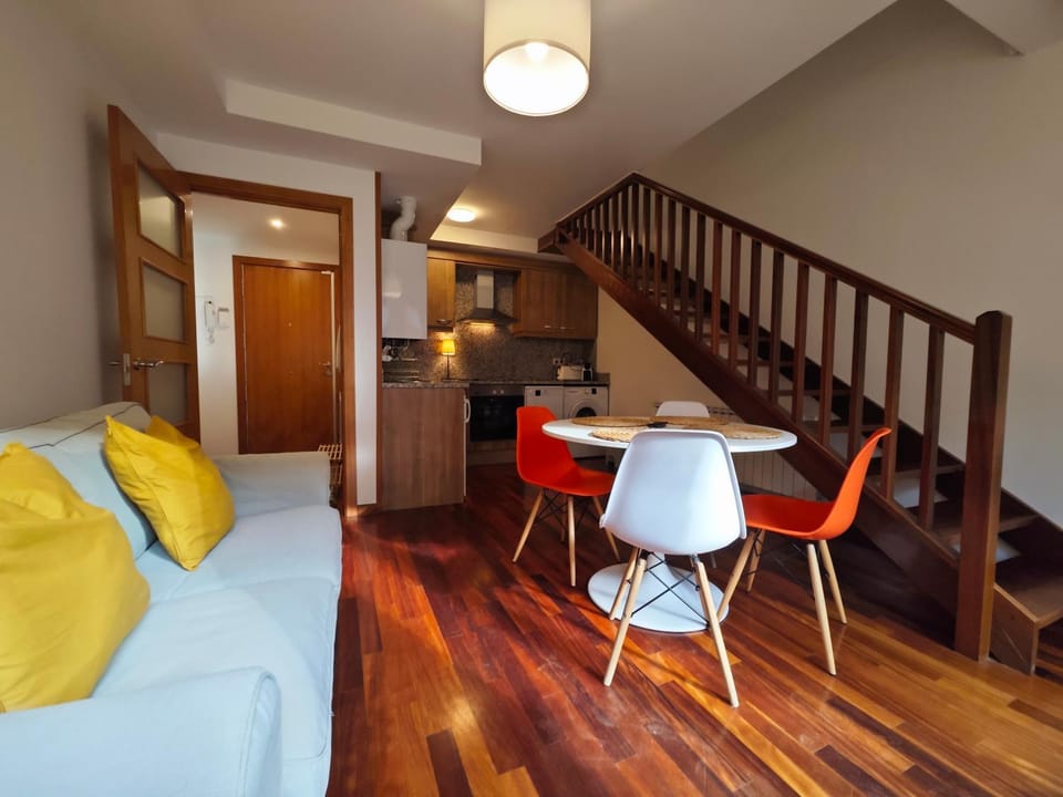 Kitchen or kitchenette, Living room, Seating area, Dining area