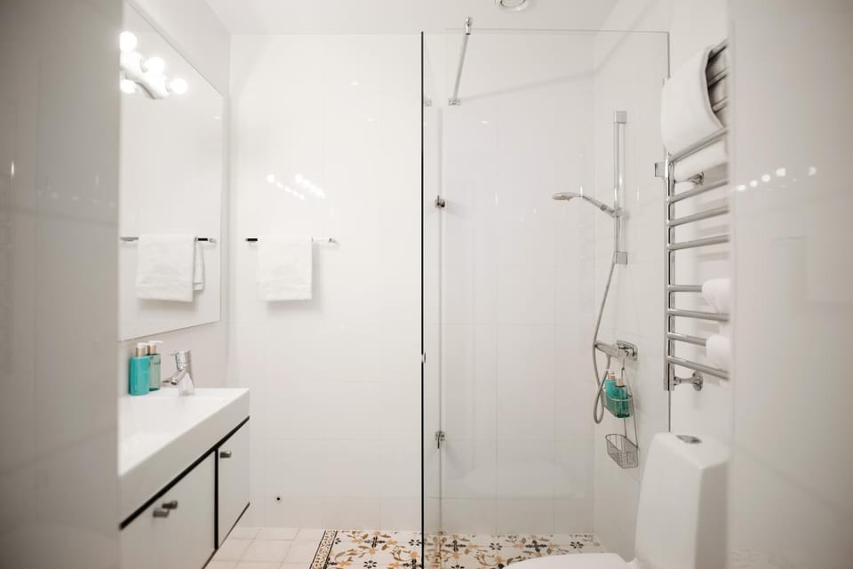 Shower, Bathroom, towels