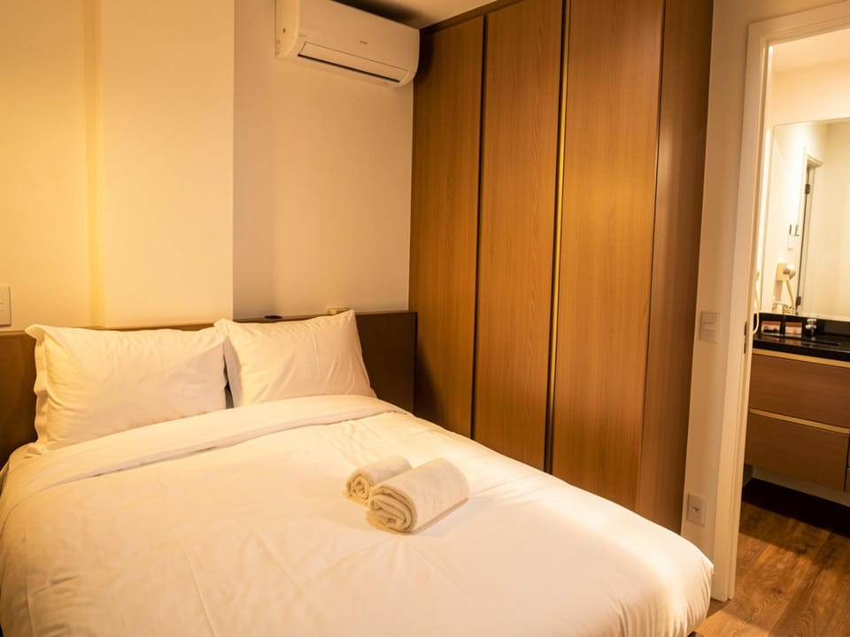 Photo of the whole room, Bedroom