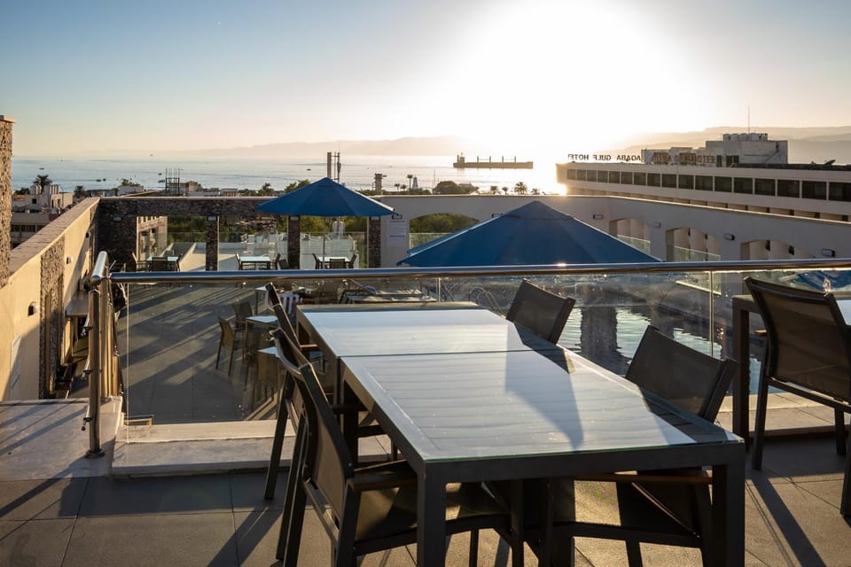 Restaurant/places to eat, Swimming pool