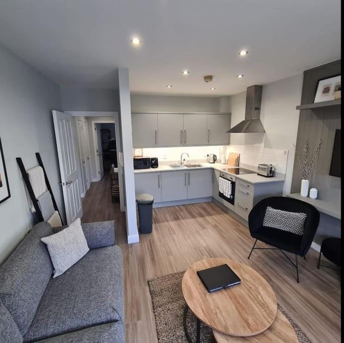 Kitchen or kitchenette, minibar, pet friendly, stove