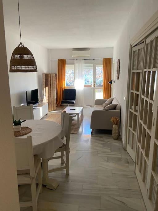 2 bedroom flat in Golden Mile for 2 to 4 people Apartment in Marbella