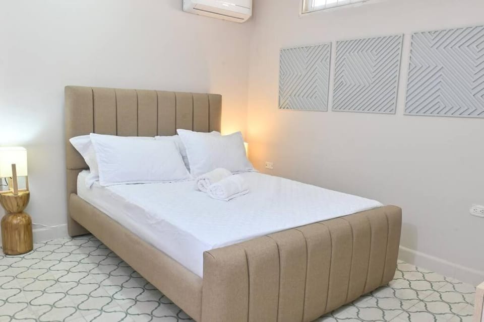 Photo of the whole room, air conditioner
