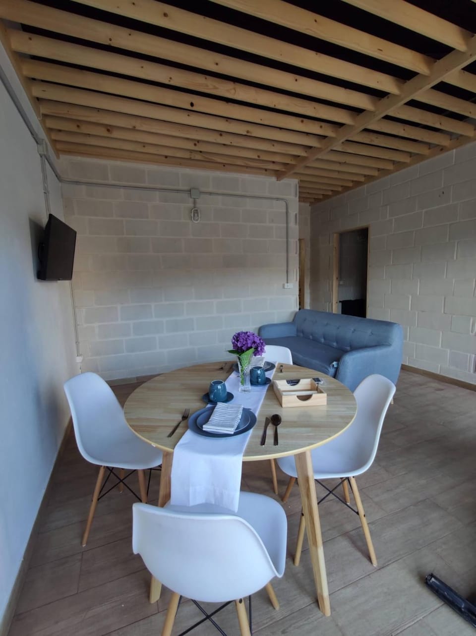 TV and multimedia, Living room, Seating area, Dining area