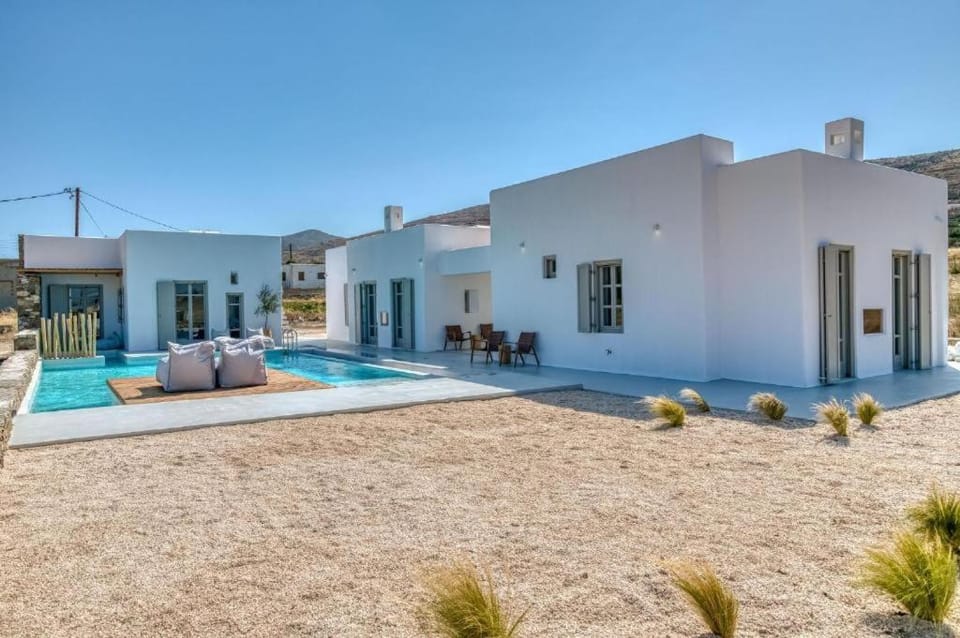 Lil Paros Luxury suites Villa in Paros, Greece