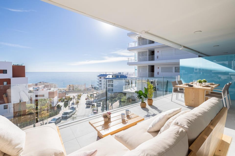 Property building, Balcony/Terrace, Sea view