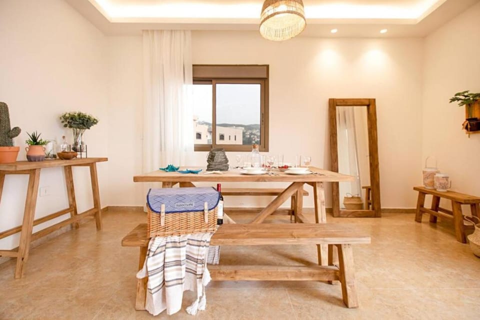 Seating area, Dining area
