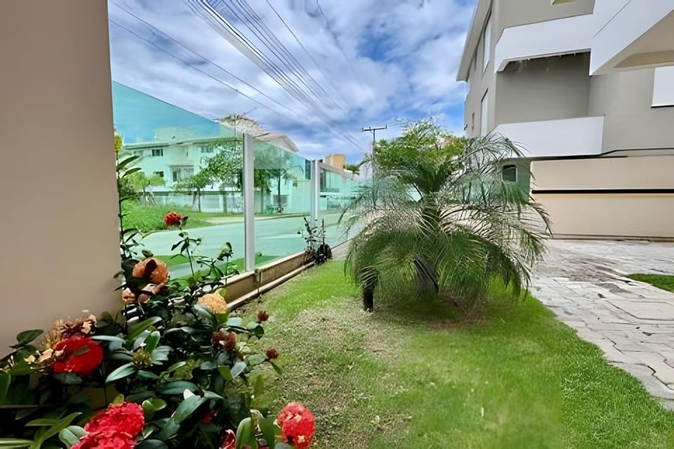 Apartamento confortável na praia de Palmas Apartment in Florianopolis