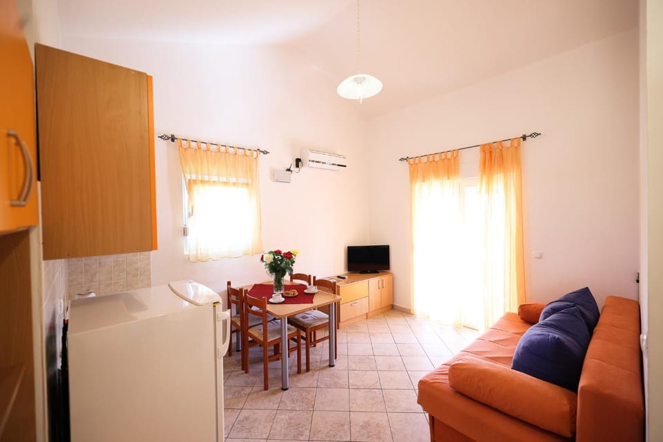 TV and multimedia, Kitchen or kitchenette, Living room, Dining area, minibar, air conditioner