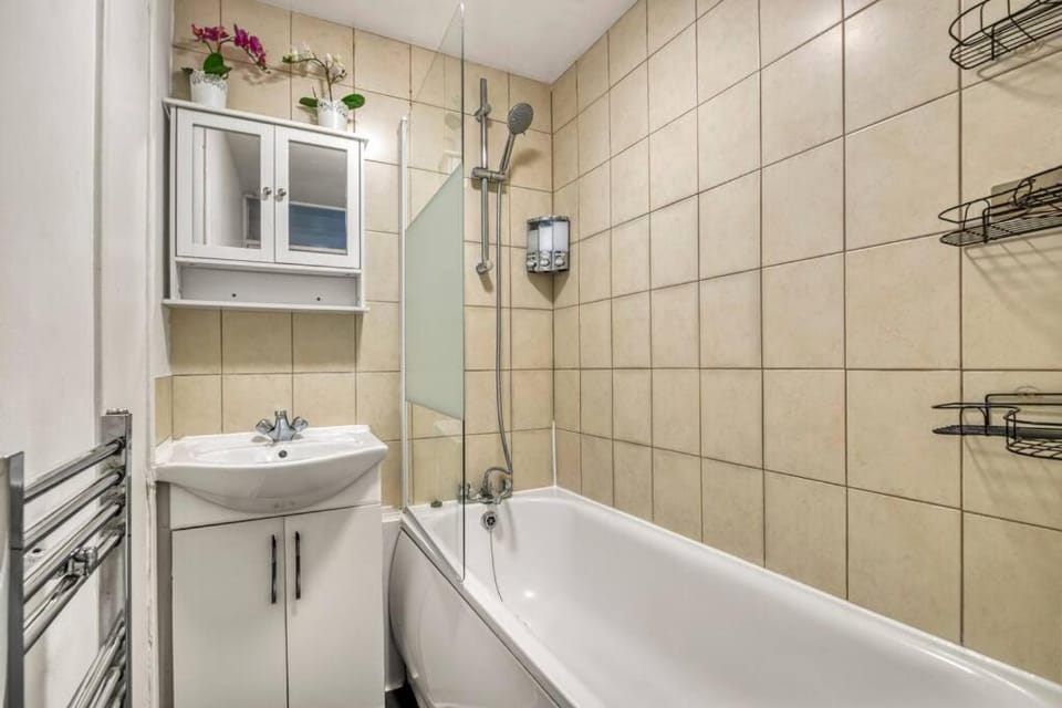 Peaceful 2-Bed South Bank Apartment in London Borough of Southwark