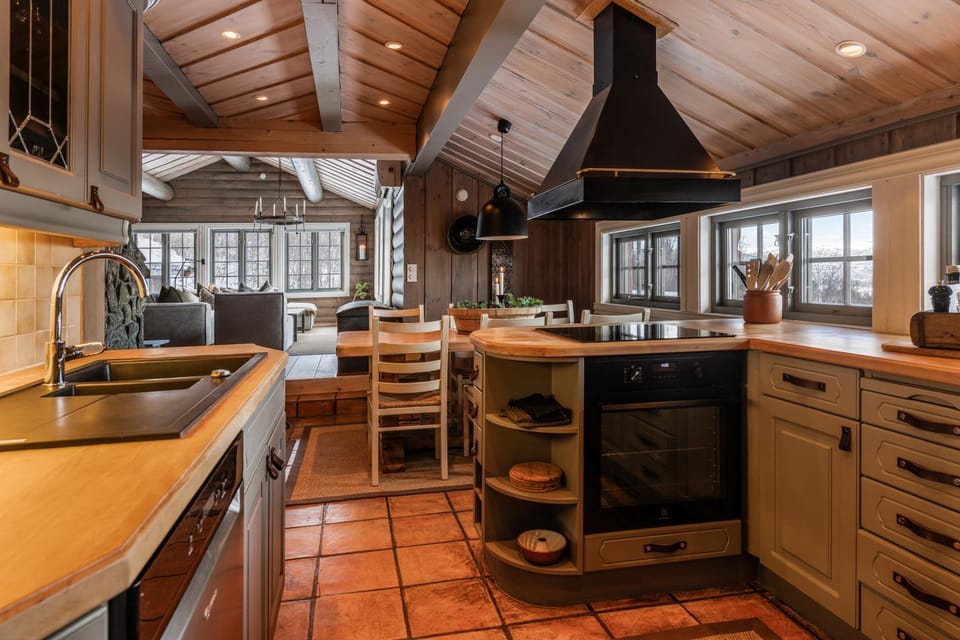 Kitchen or kitchenette, Seating area, Dining area