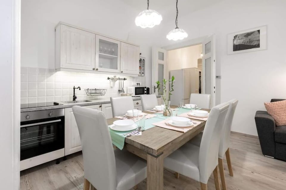 Perfect Day 3 -3 bedr, 2 bathrooms Apartment in Budapest
