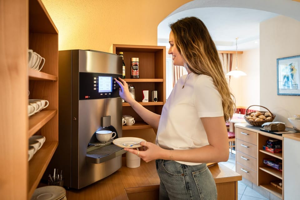 Coffee/tea facilities, Breakfast