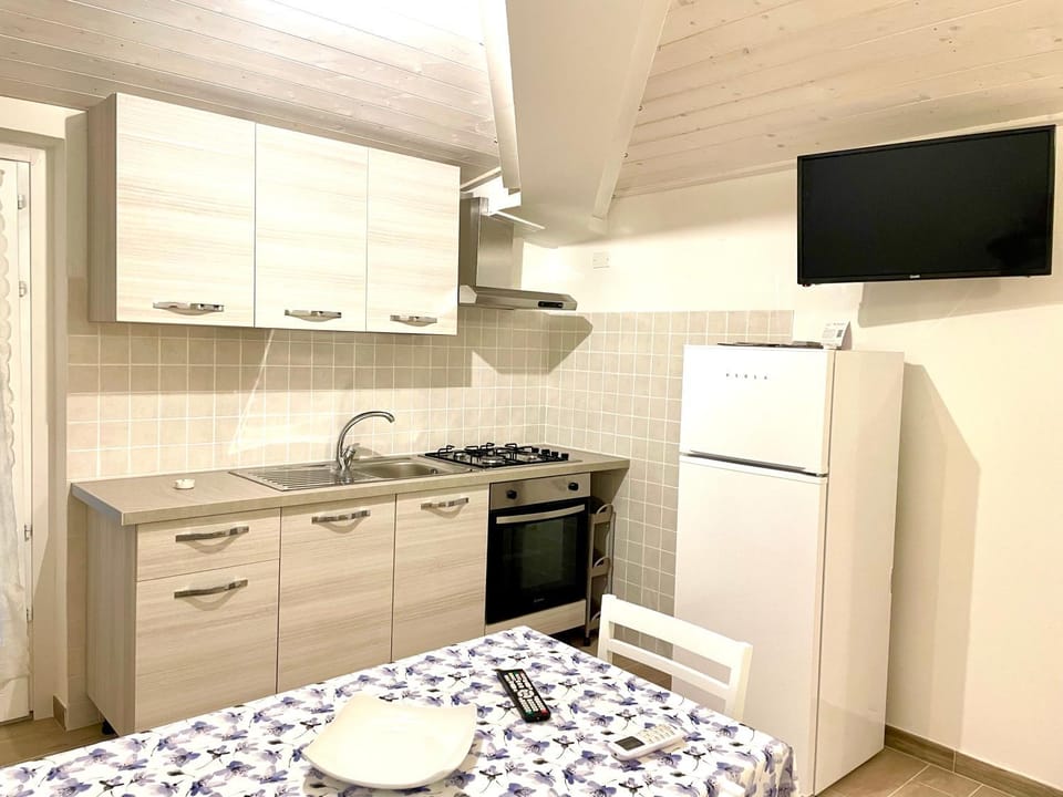Kitchen or kitchenette, kitchen