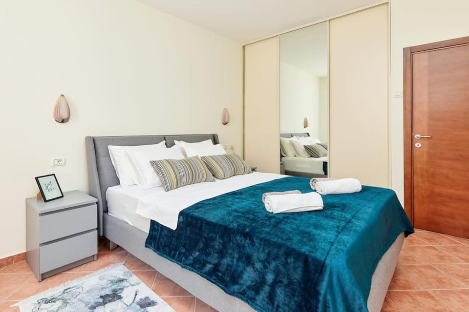 Bed, Bedroom, wardrobe