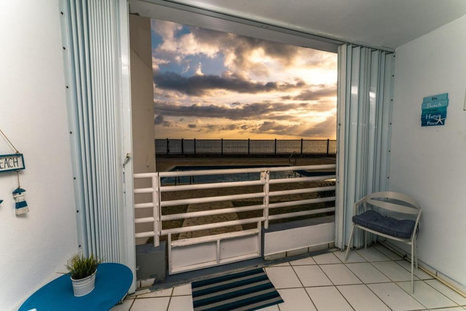 Costa Corcega 1F- Puerta del Sol Beachfront Escape Apartment in Stella