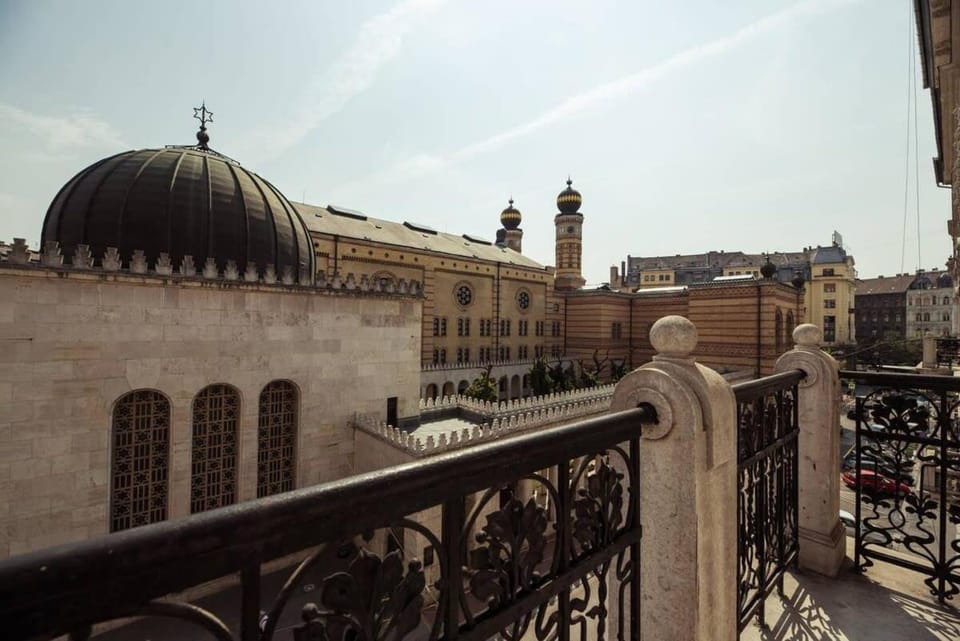 NEW A C Studio with view of the Synagogue Apartment in Budapest