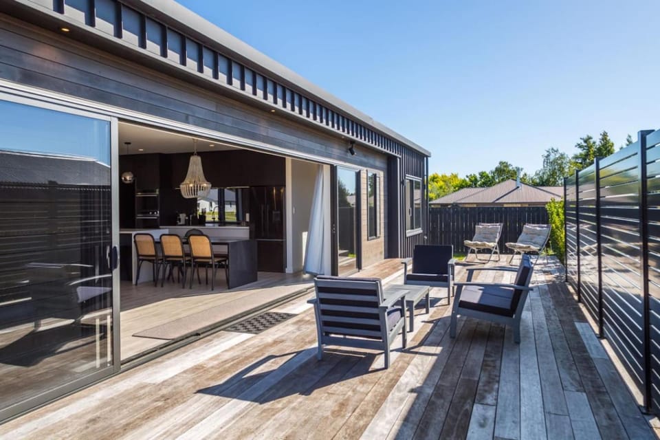 Vinebox on Wilson, Martinborough House in Martinborough