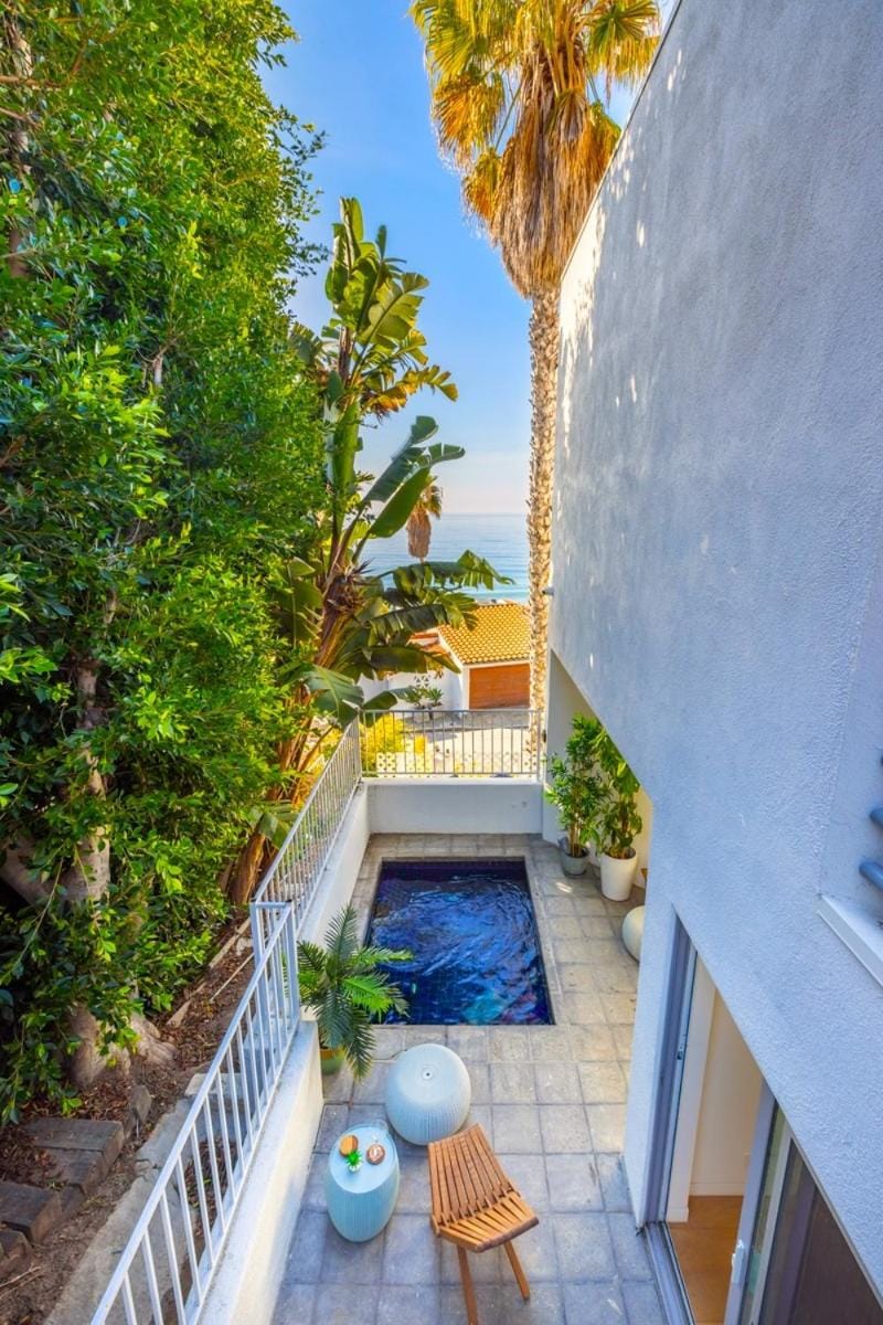 Malibu Breeze - hot tub, ocean view, steps to beach House in Topanga