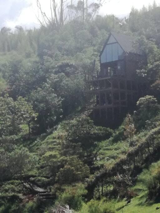 Cabaña con jacuzzi y acceso al embalse - Portum I Chalet in Antioquia