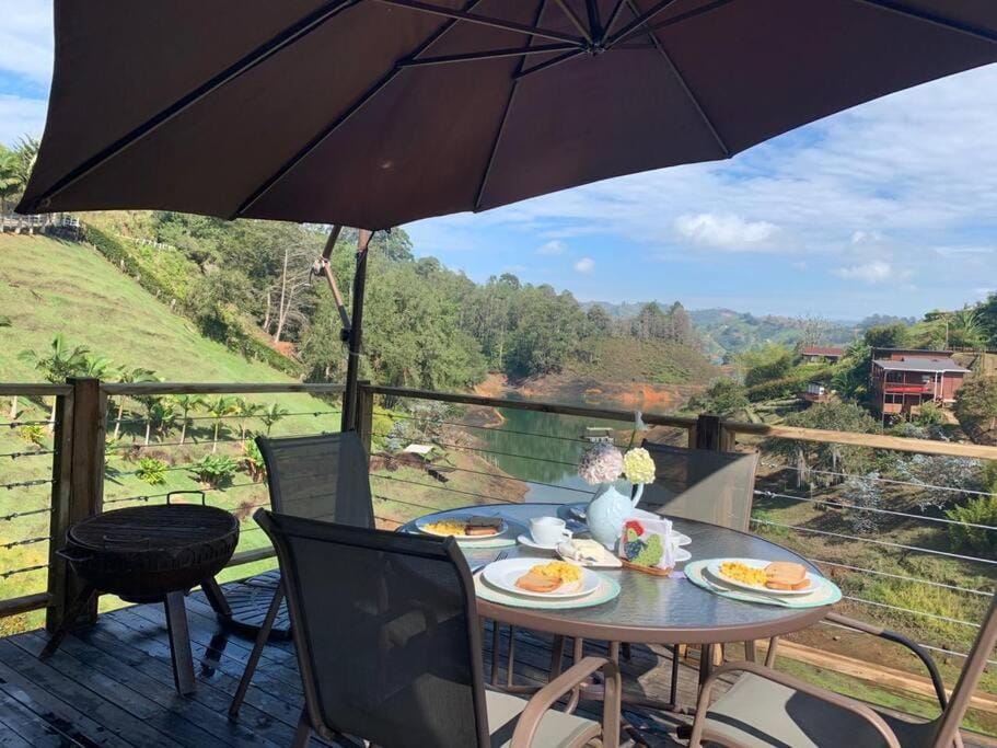 Cabaña con jacuzzi y acceso al embalse - Portum I Chalet in Antioquia