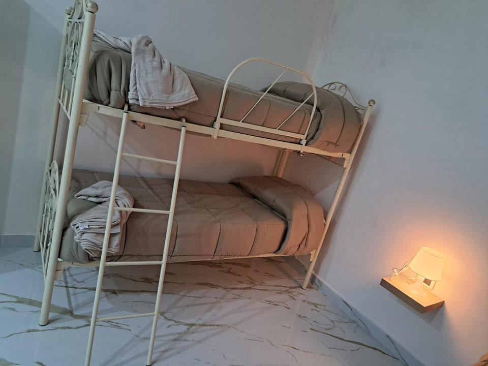 bunk bed, towels