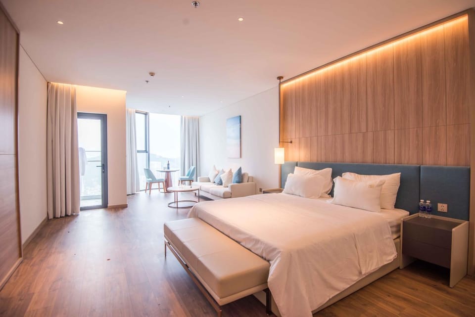 Bed, Living room, Photo of the whole room, Seating area, Bedroom