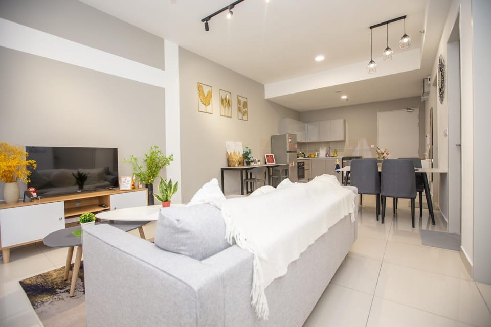 TV and multimedia, Kitchen or kitchenette, Living room, Seating area, Dining area
