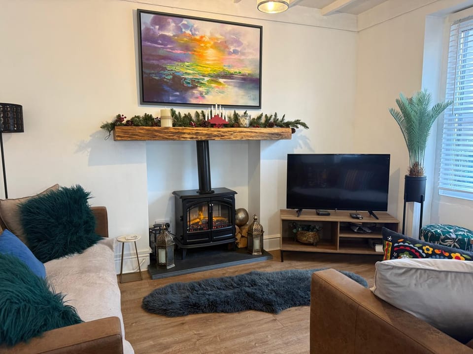 TV and multimedia, Living room, Seating area