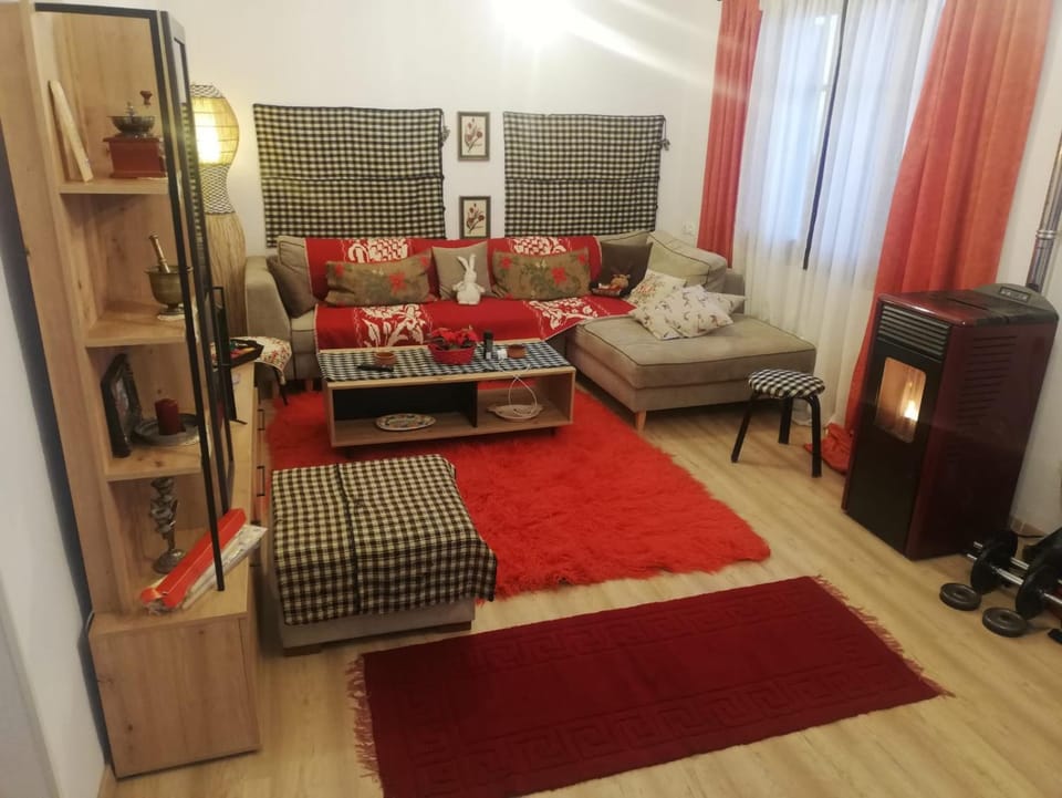 Communal lounge/ TV room, TV and multimedia, Living room, Seating area, Evening entertainment
