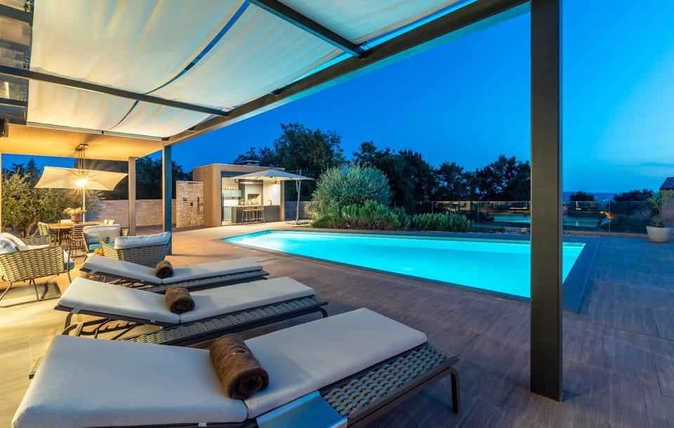 Pool view, Swimming pool
