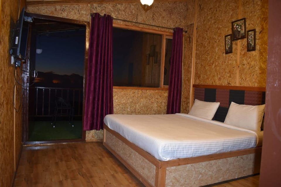 Bed, Photo of the whole room, wardrobe