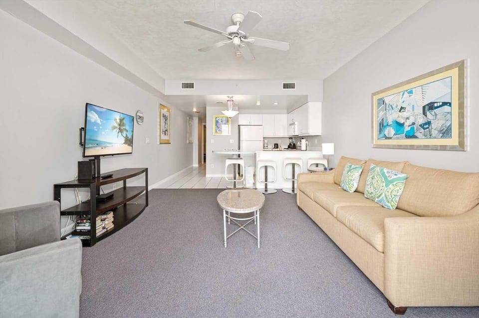 Luxury 7th Floor 1 BR Condo Direct Oceanfront Wyndham Ocean Walk Resort Daytona Beach | 708 House in Florida