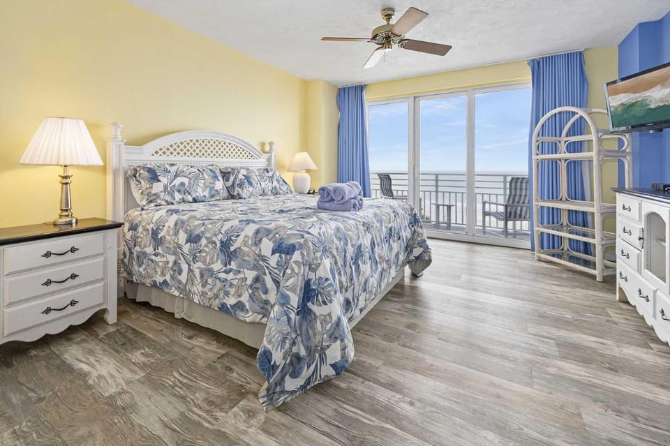 Luxury 6th Floor 2 BR Condo Direct Oceanfront Wyndham Ocean Walk Resort Daytona Beach | 601 House in Florida
