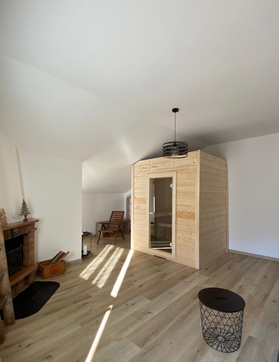 Sauna, Living room