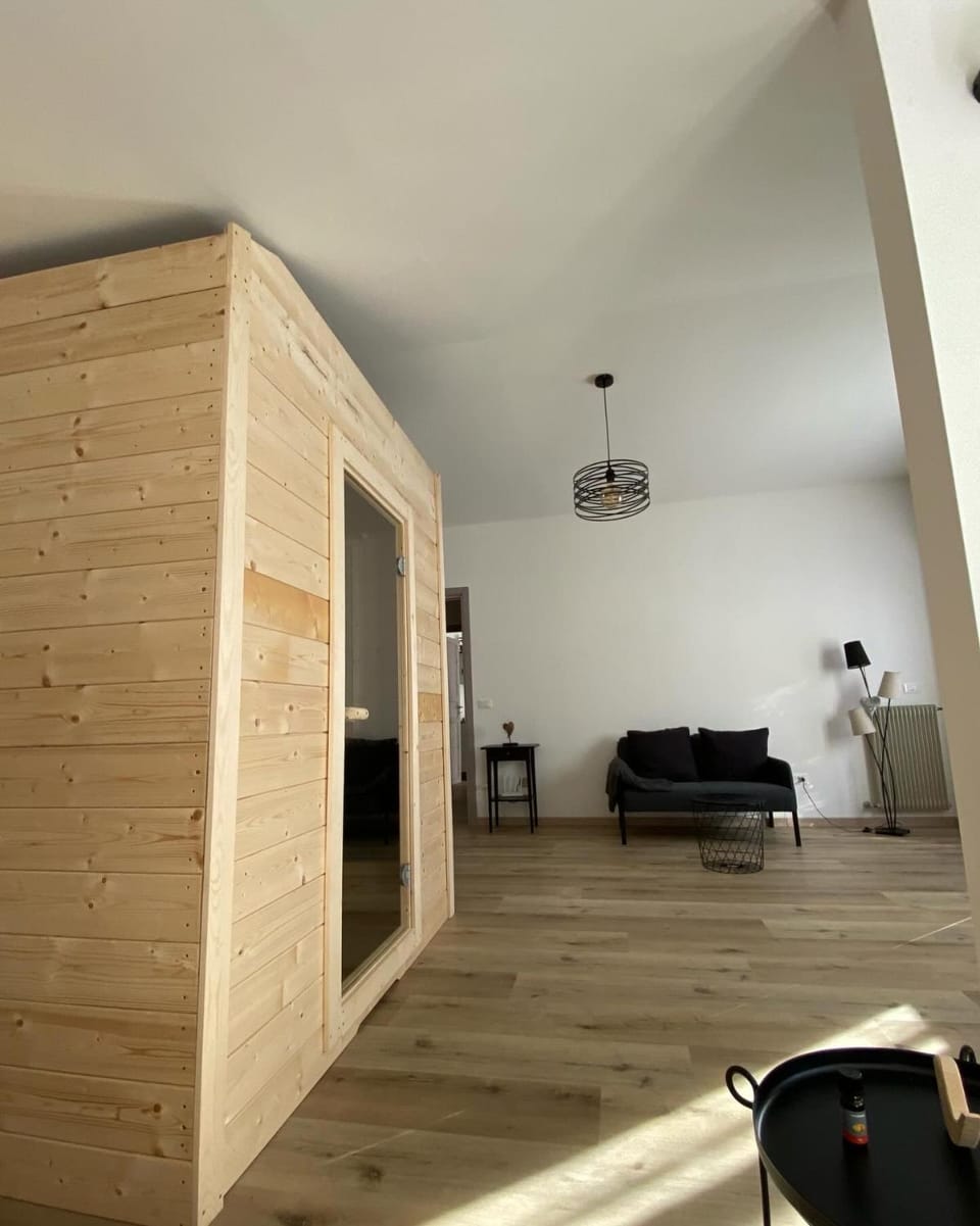Sauna, Living room