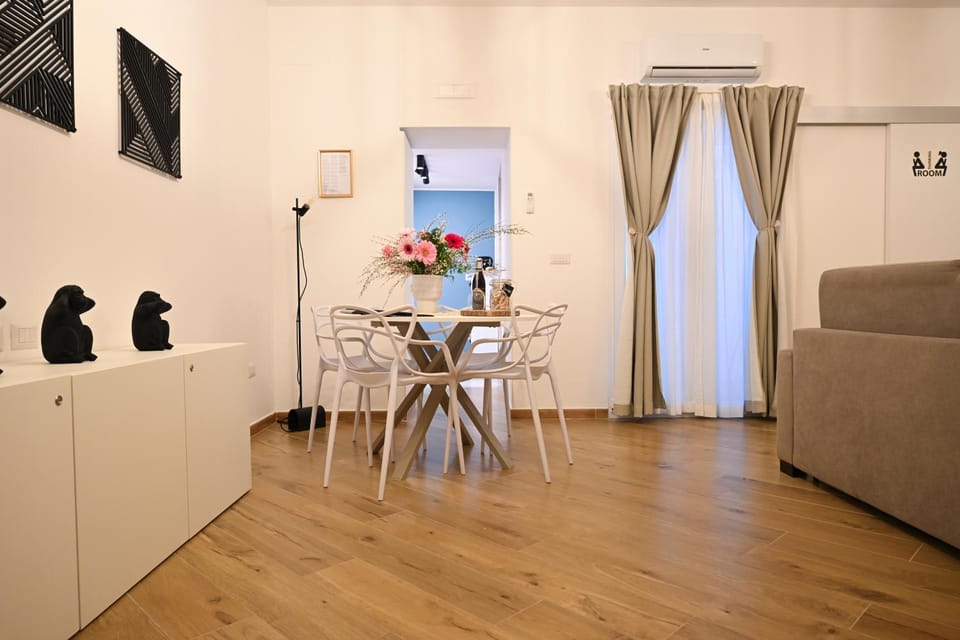 Living room, Seating area, Dining area