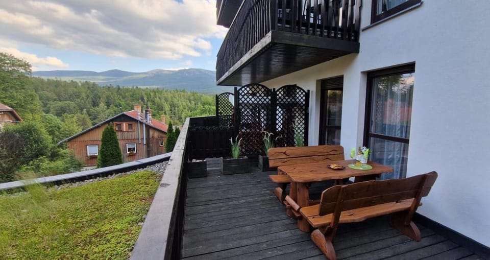 View (from property/room), Balcony/Terrace, Mountain view