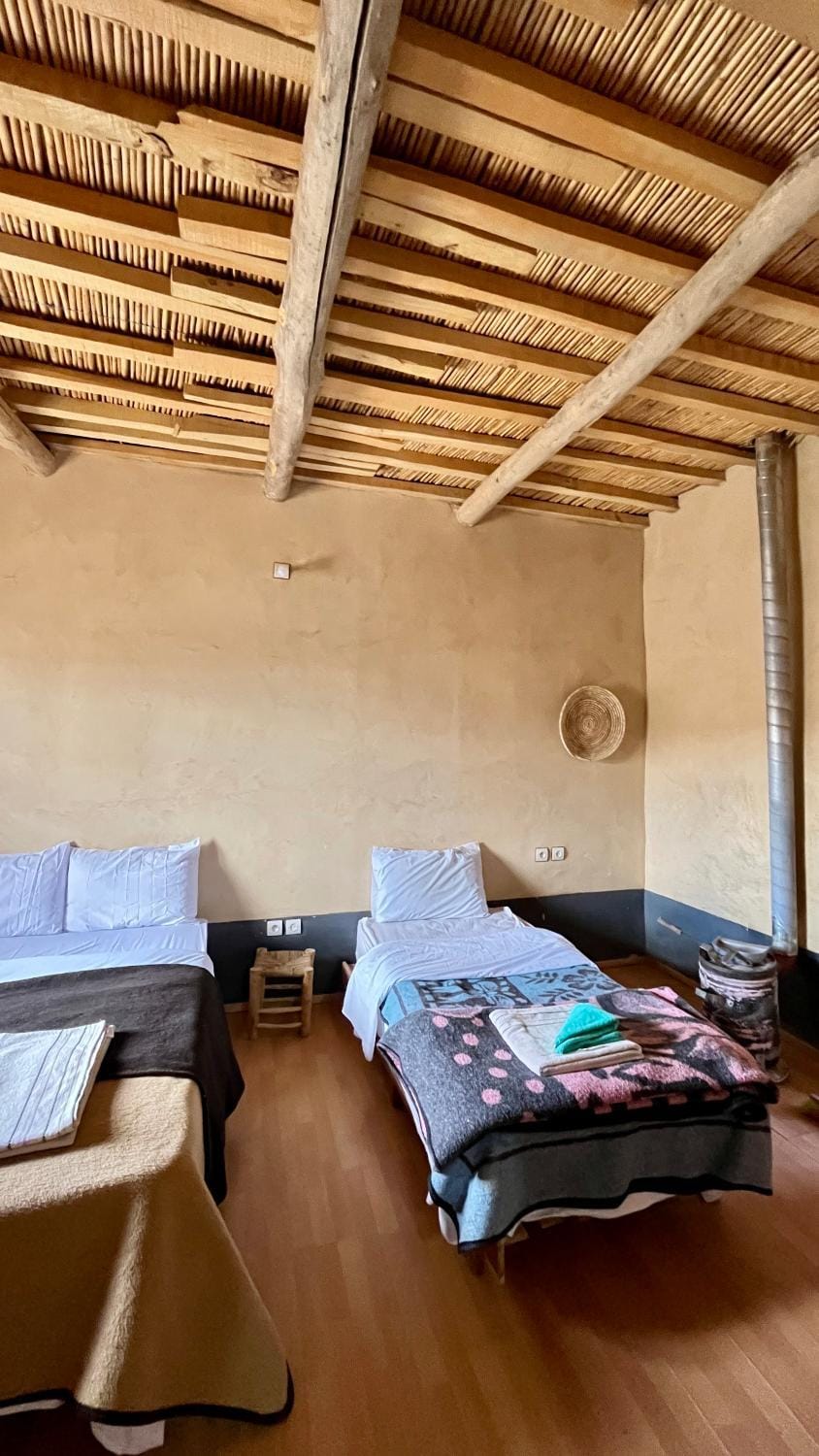 Bed, Living room, Photo of the whole room, Seating area, Bedroom