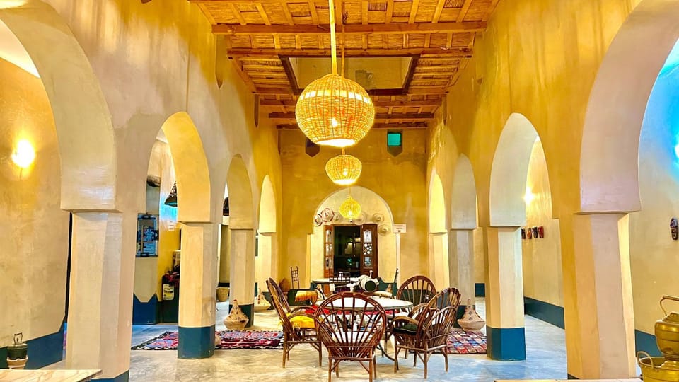Property building, Restaurant/places to eat, Living room, Seating area, Inner courtyard view
