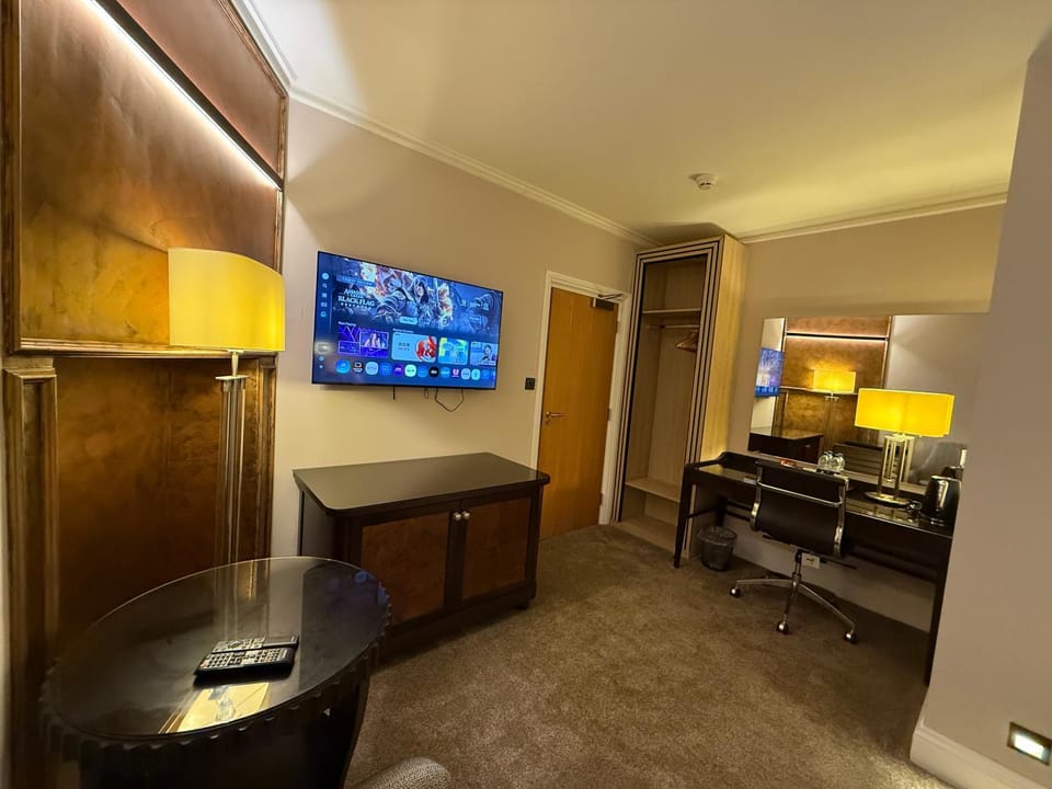TV and multimedia, Coffee/tea facilities, wardrobe
