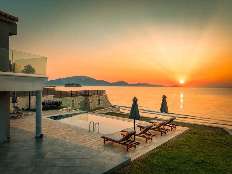 Patio, Nearby landmark, Day, Natural landscape, Lake view, Mountain view, Pool view, Sea view, Swimming pool, Sunrise, Sunset, sunbed