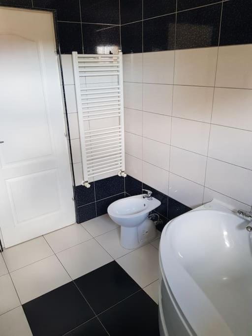 Shower, Toilet, Bathroom, Bath