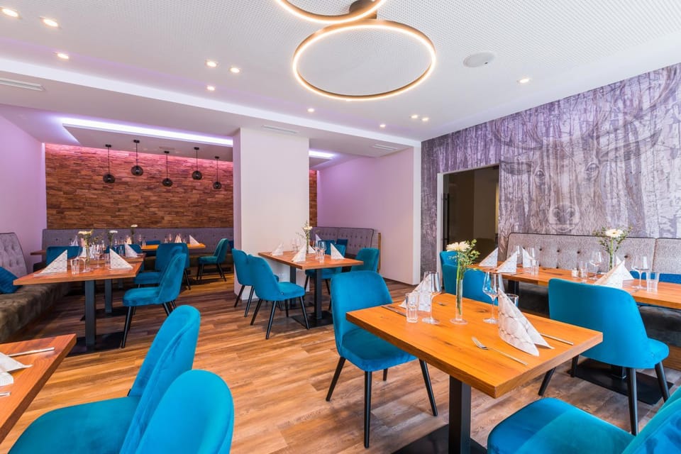 Restaurant/places to eat, Banquet/Function facilities